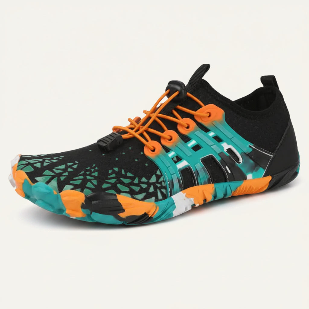 CrystalWave barfota vattenskor vuxna svart/orange/cyan – produktbild med geometriskt mönster brett tåbox och halkfri sula | footflow
