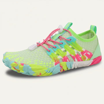 CrystalWave barfota vattenskor vuxna neongrön/rosa/cyan – produktbild med crystal-mönster brett tåbox och halkfri sula | footflow