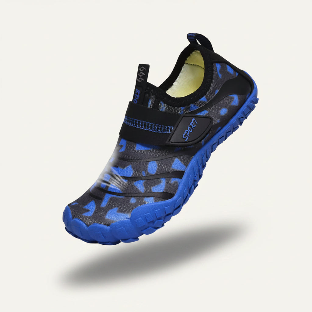 FlowGuard barn vattenskor svart/blå – sida från | footflow
